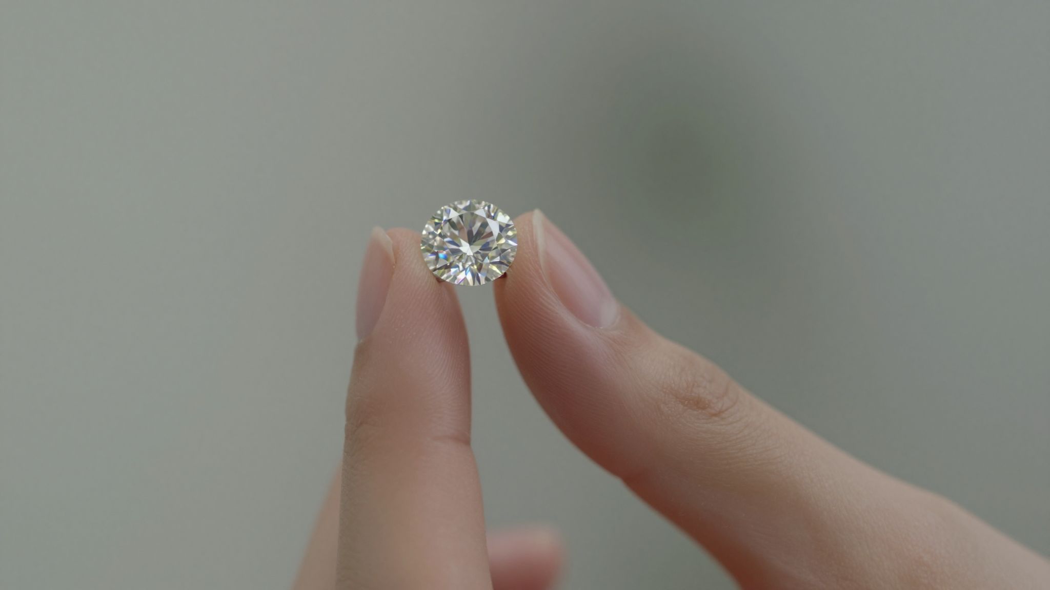 Az álomban talált gyémánt a lélek rejtett kincsét jelzi, amely feltárja belső erődet és ragyogásodat.