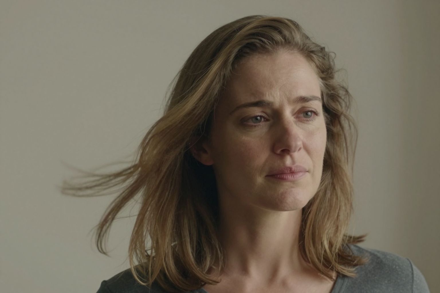 A haj szakadása álomban az élet fonalának megfakulását jelzi, egyben a szabadság és a félelem finom táncát.