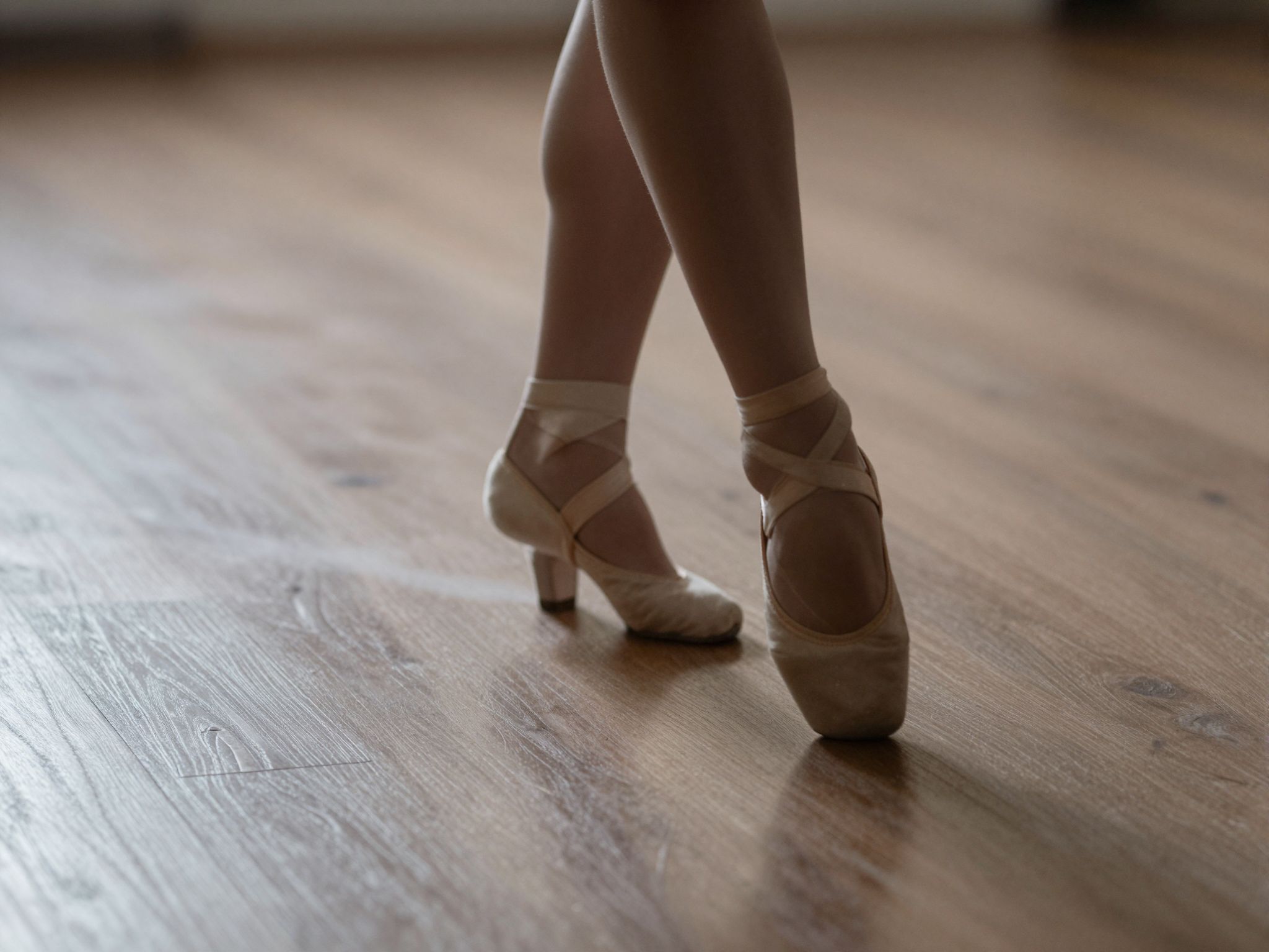 Az elfelejtett tánclépés álomban elveszett lehetőségeket és meg nem élt vágyakat szimbolizál a lélek útján.