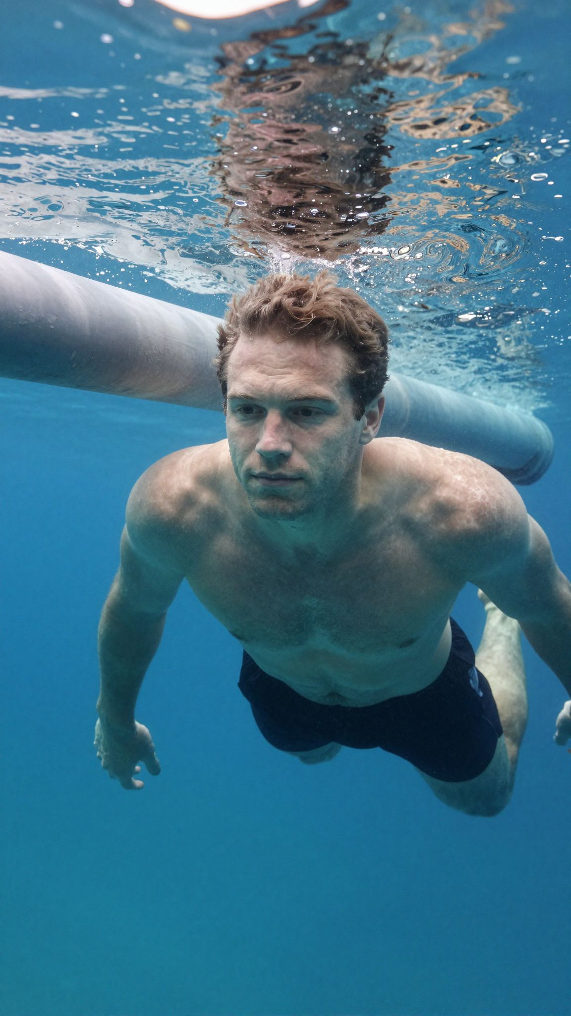 A vízvezeték alatti elmerülés álomban az elfojtott érzések mélyére vezet, ahol titkok és belső átalakulás vár rád.