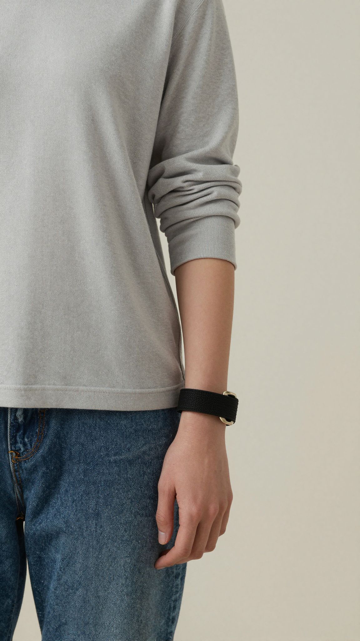 Az álombeli póráz a lelked rejtett korlátait jelzi, melyeket csak te oldhatsz fel belső erőddel.