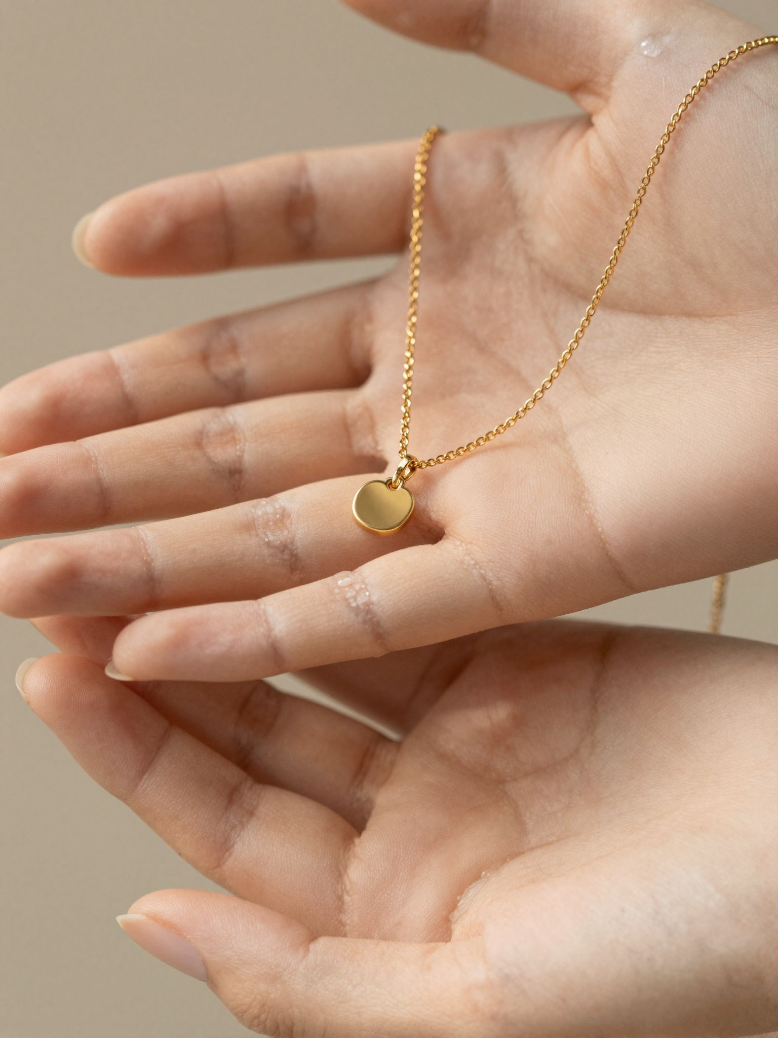 Az aranylánc vásárlása álomban a belső értékek felfedezését és a lelki gazdagság útját jelzi.