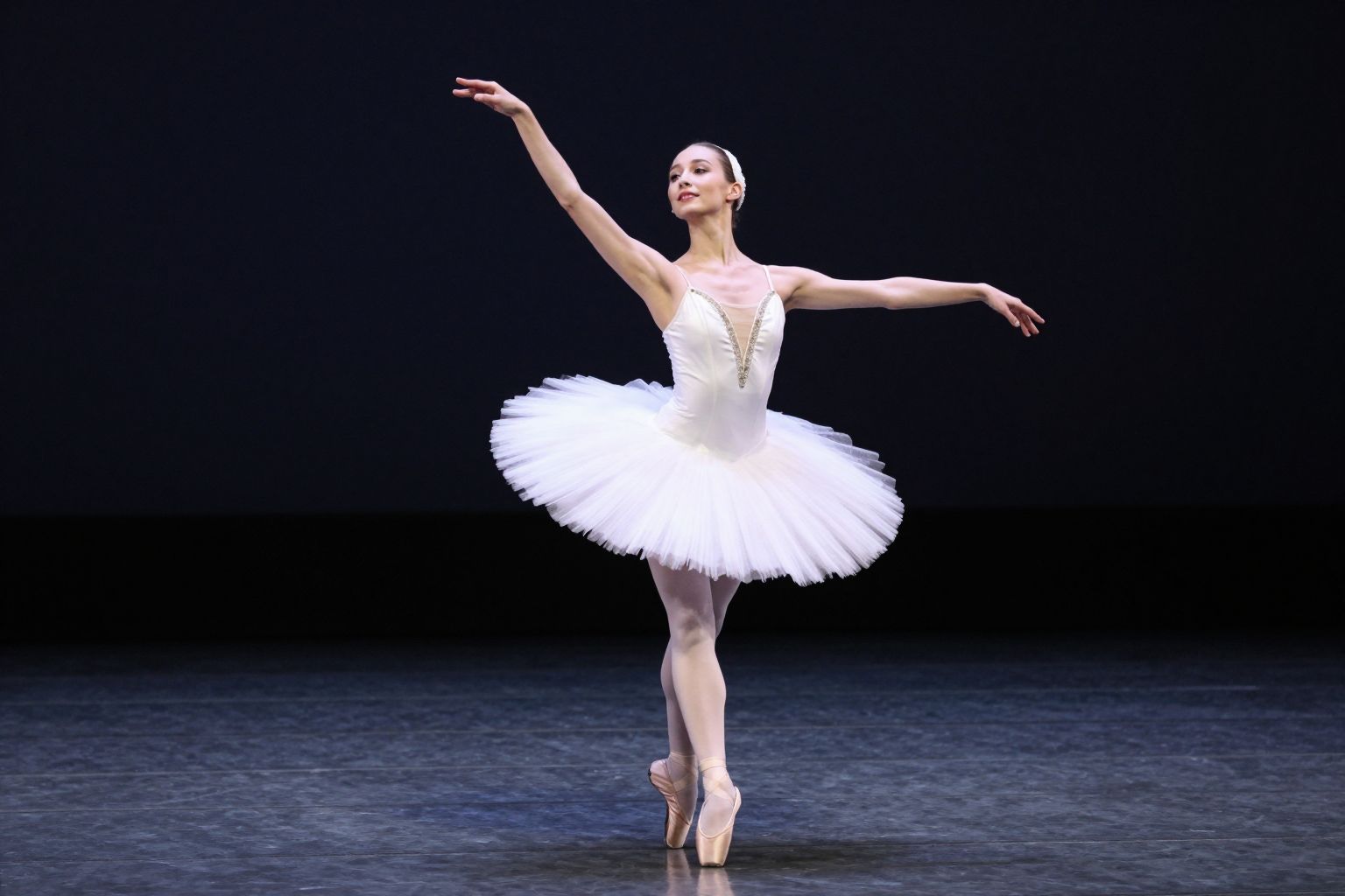 A táncelőadások álomban a lélek titkos vágyait és a bennünk rejlő belső erőt tárják fel, kecsesen lebegve az éj homályában.