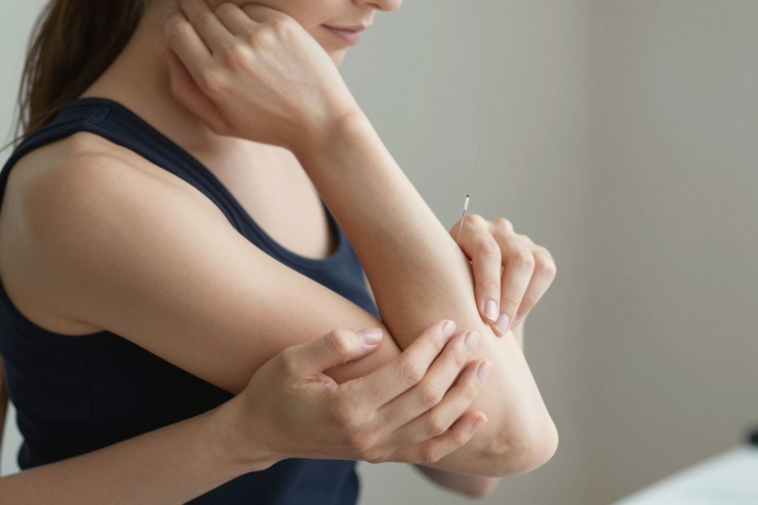 A szúrás elleni védekezés álomban a lelki határok védelmét jelzi, belső erőre és éberségre hív.