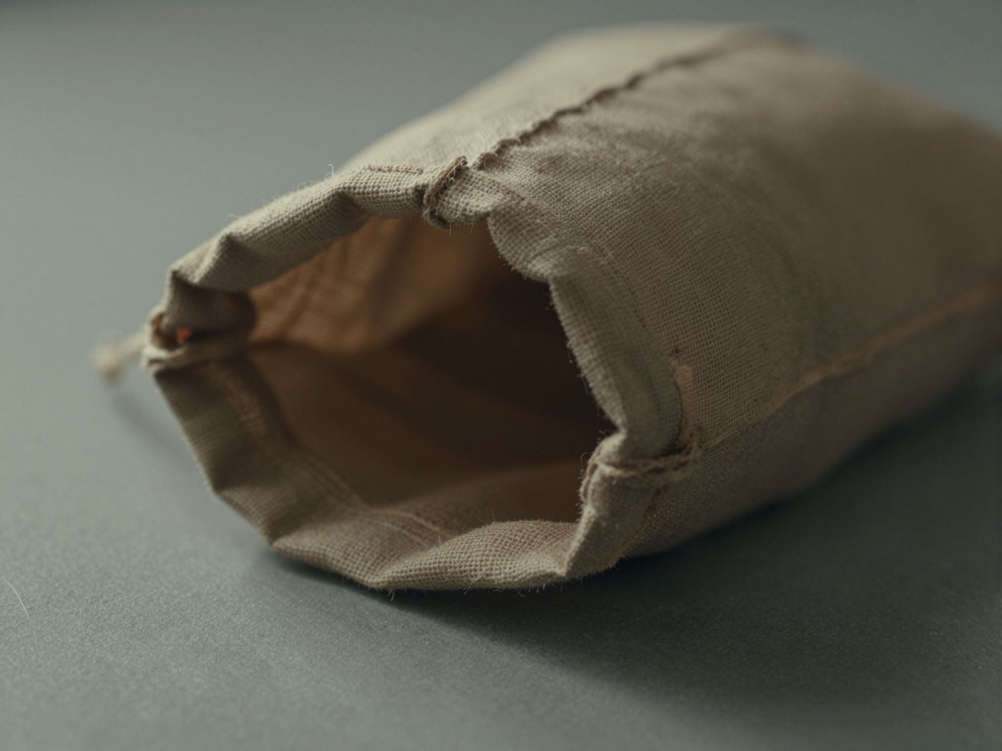 Az új zsák az álomban a változás és új kezdetek titokzatos kapuját tárja fel előtted, hívva a megújulást.