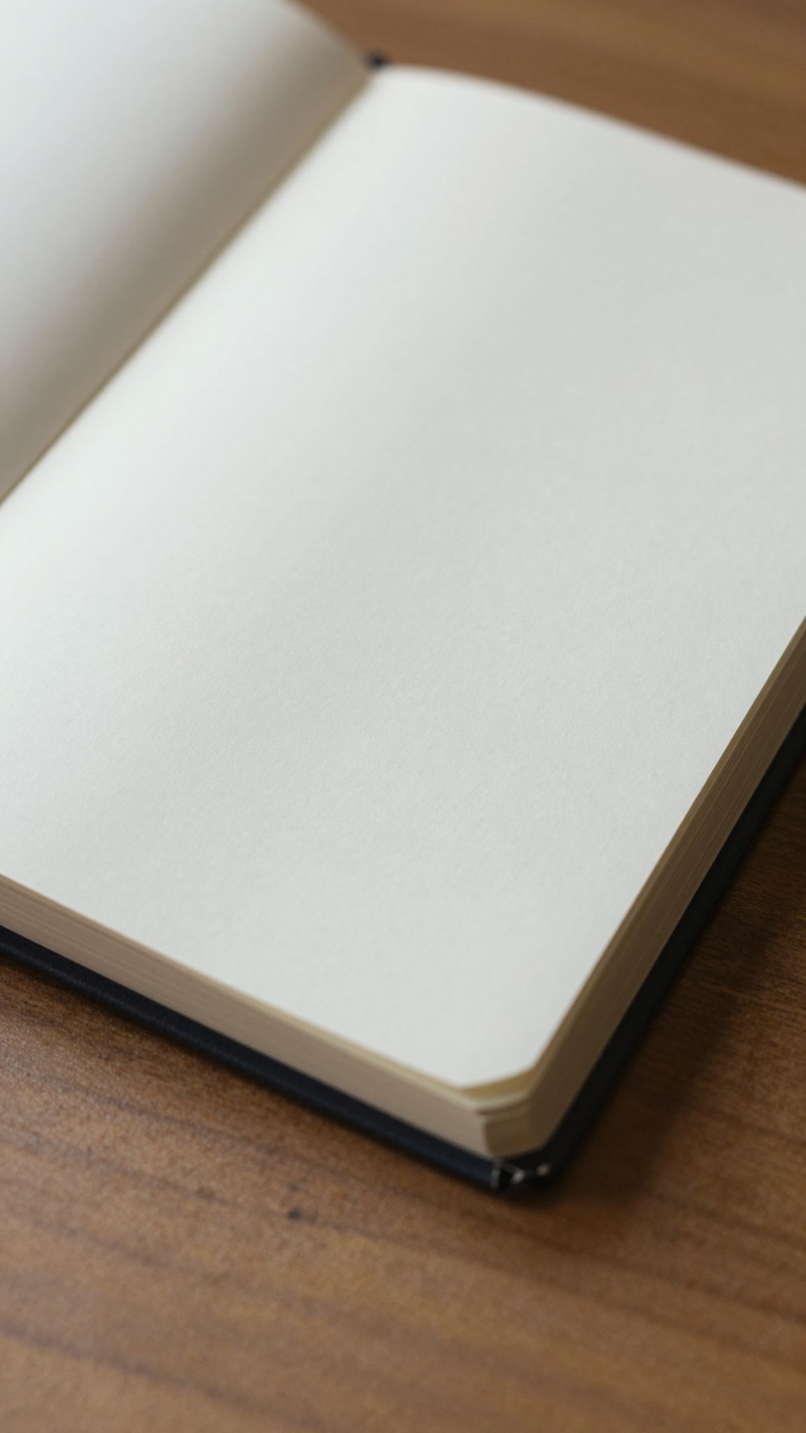 Az üres füzet álma a titokzatos kezdetek és a lelked mélyén rejlő még megíratlan történetek hívása.