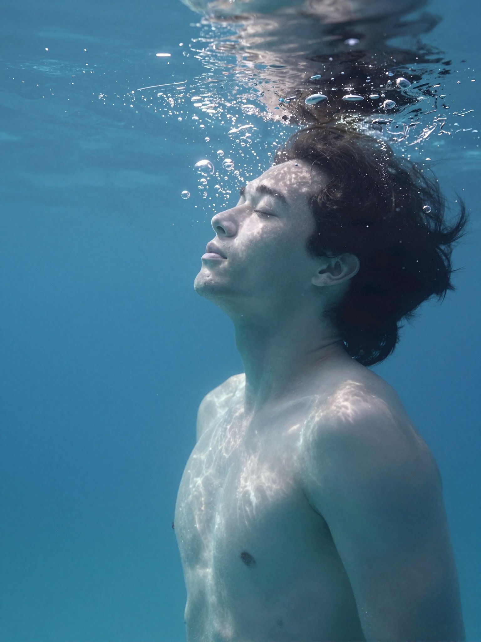 A vízbe fulladásról álmodni azt jelenti, hogy érzelmeink elnyelnek, és a tudatalatti mélységei hívogatnak.