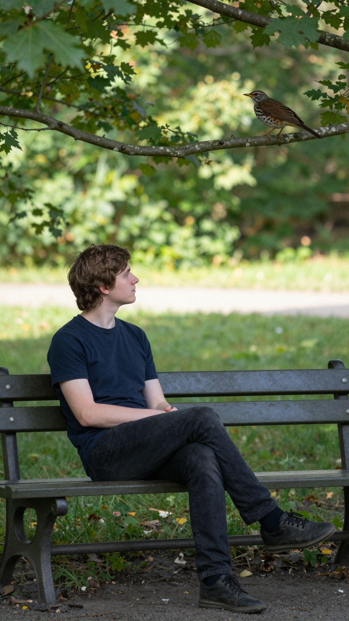 A rigó énekének szavaiban rejlik a változás ígérete, mintha az álmok szele hozná el a megújulást.