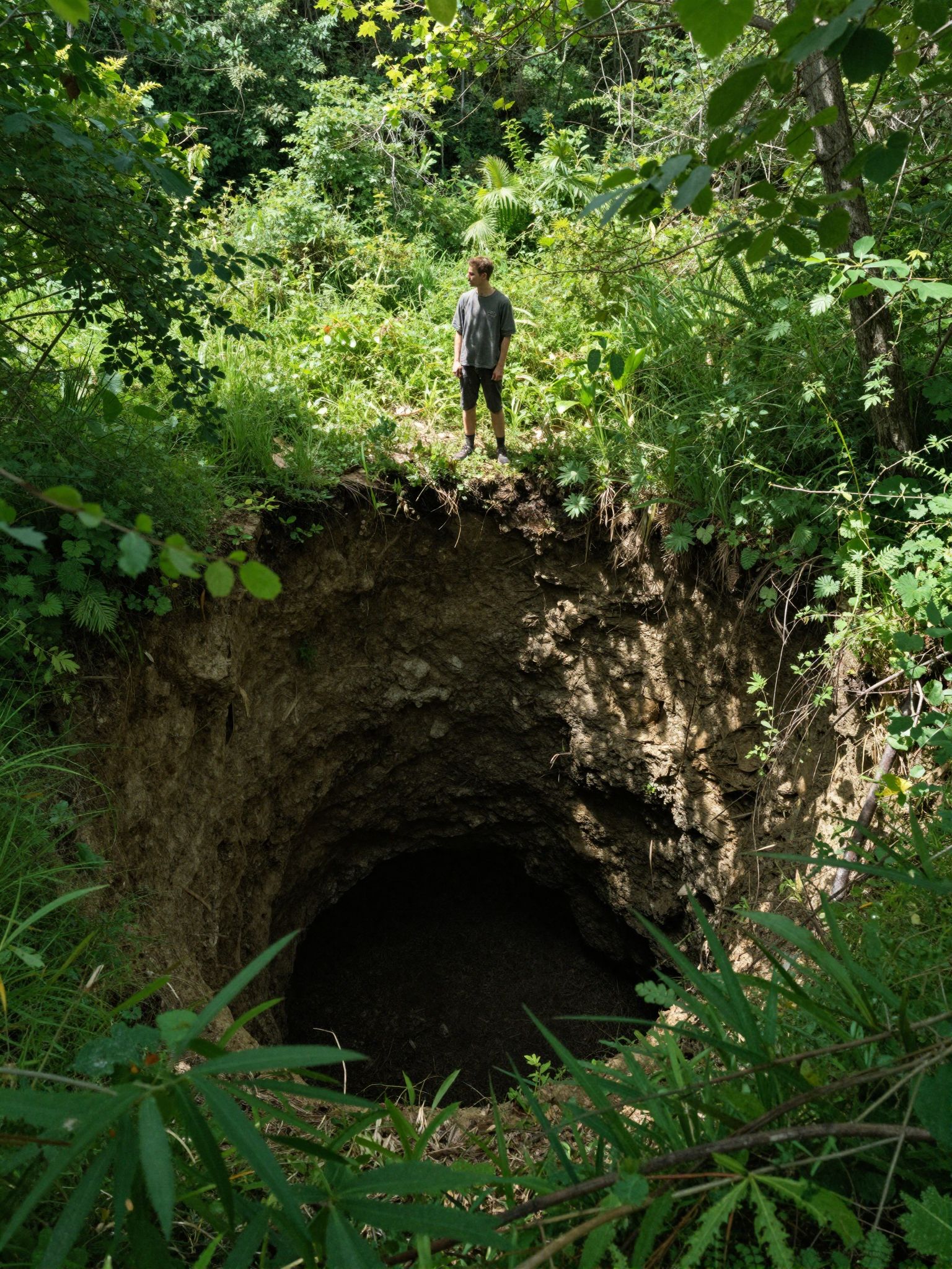 A nagy gödörben elmerülve a lelked mély titkait fedezheted fel, rejtett vágyak és álomképek sarjadnak.