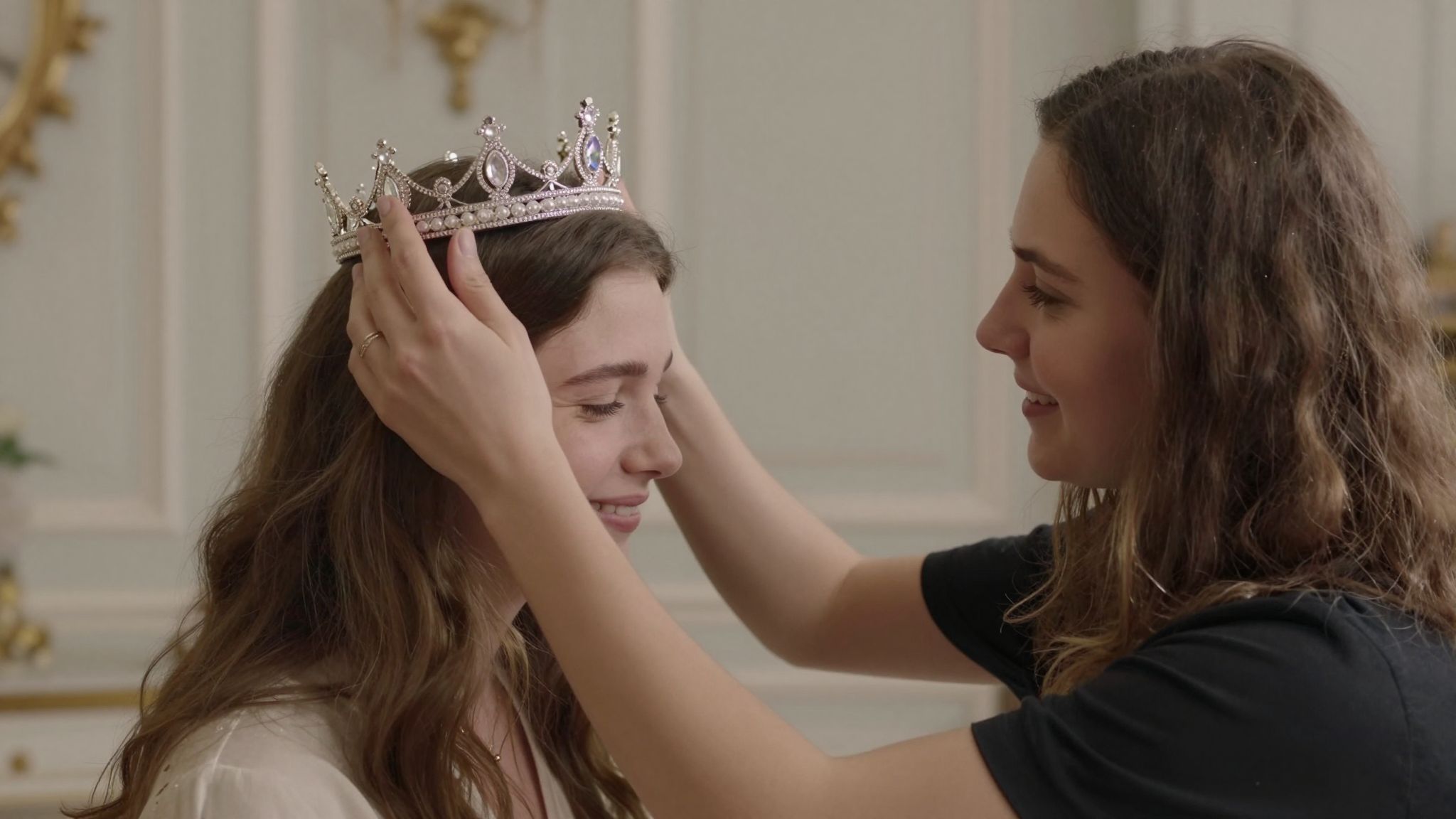 Álmodni arról, hogy koronát ajándékozol, a szeretet és megbecsülés mély szimbóluma; a kapcsolatotok felemelkedését jelzi.