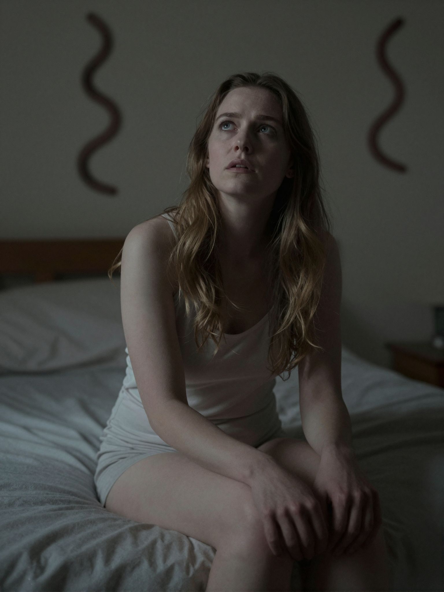 A sárga férgek álma a rejtett árulások és hazug álmok szövevényes világába vezet, ahol a bizalom foszladozik.