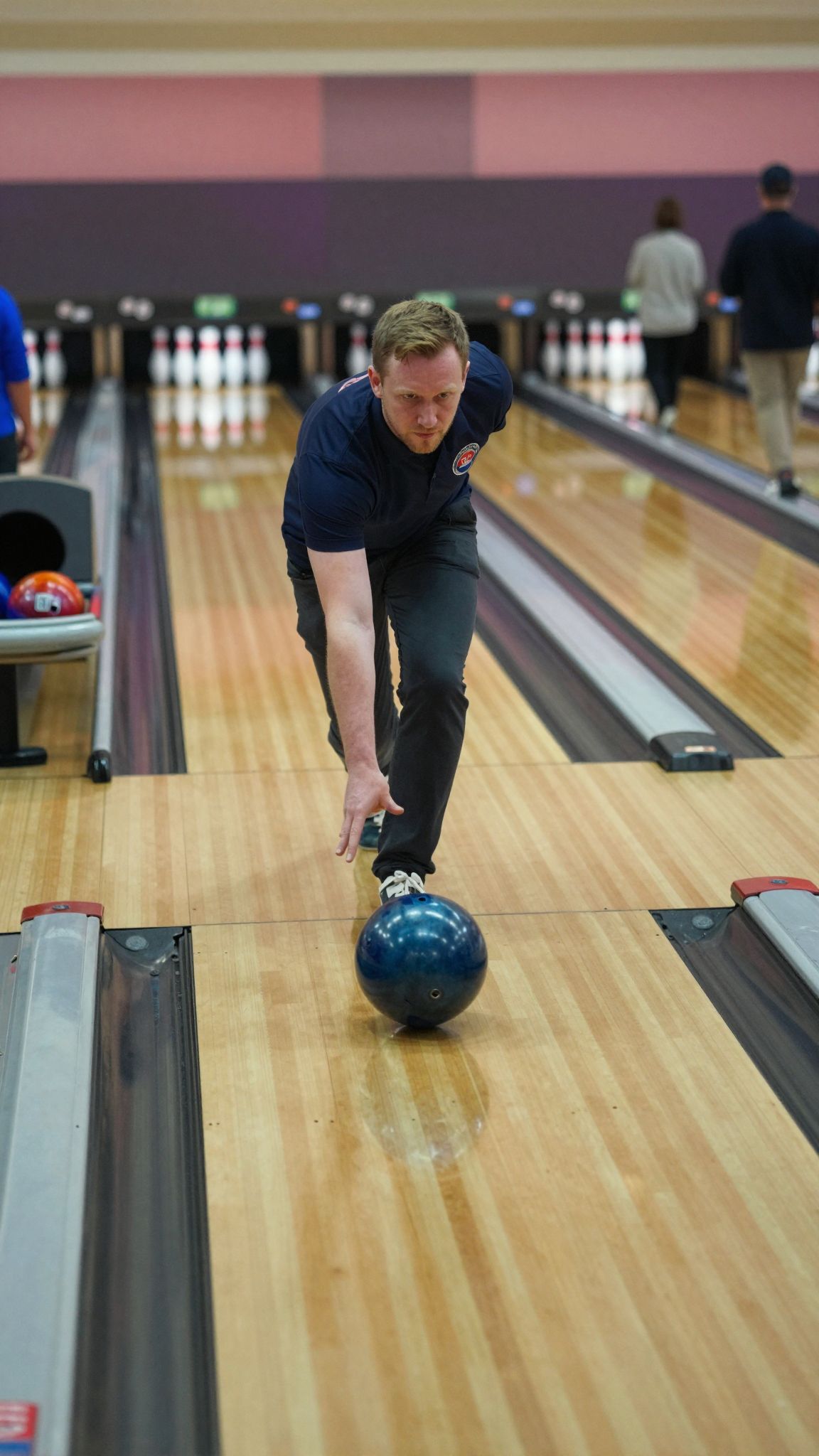 Álmunkban a bowling gömbök a sorsunk irányítását jelképezik, mindent egyensúlyba hozva, ahogy az életben is.