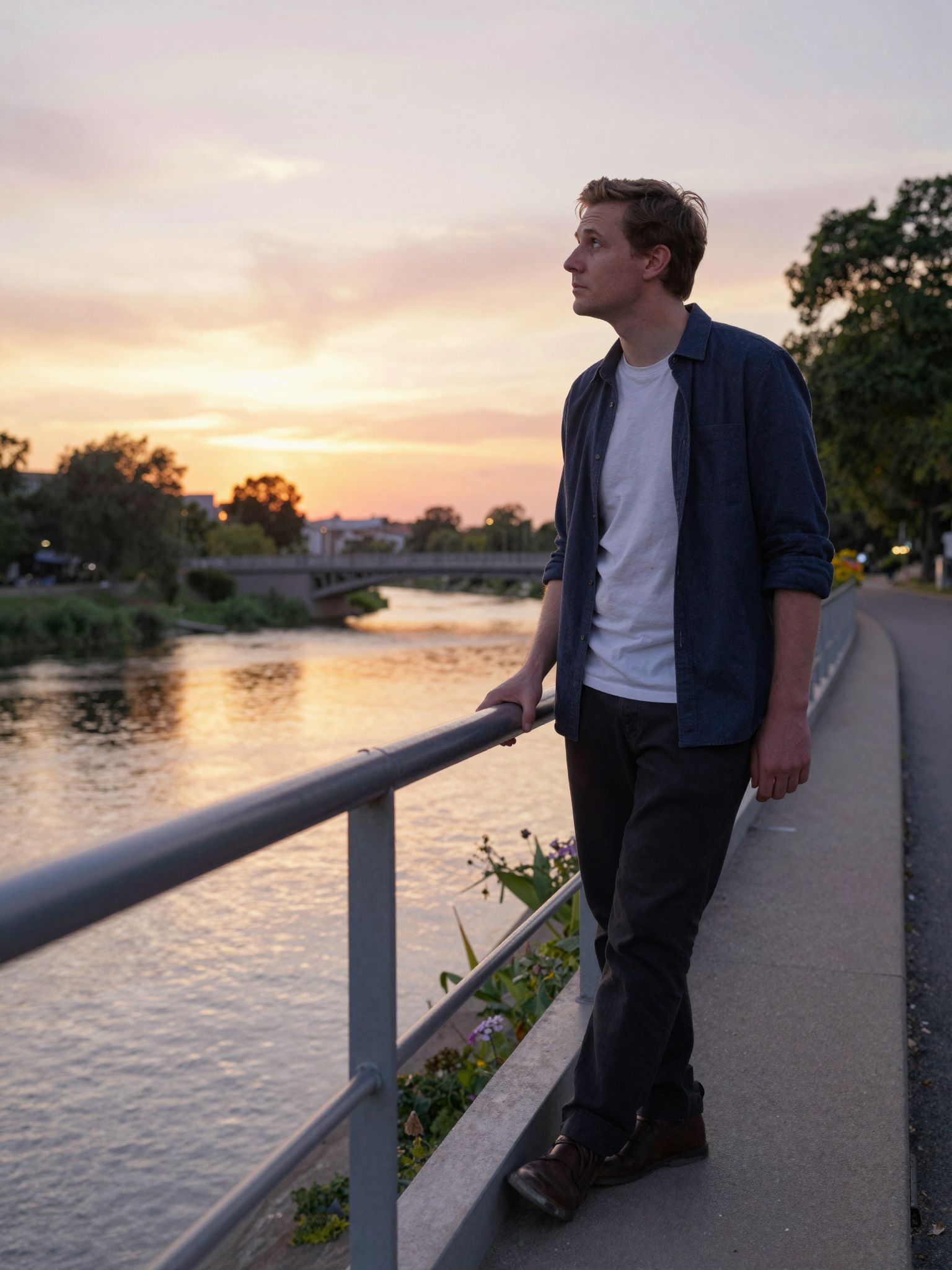 A hídon szédülés az élet határvonalait jelképezi, ahol a félelem és a bátorság találkozik az álmok tengerében.